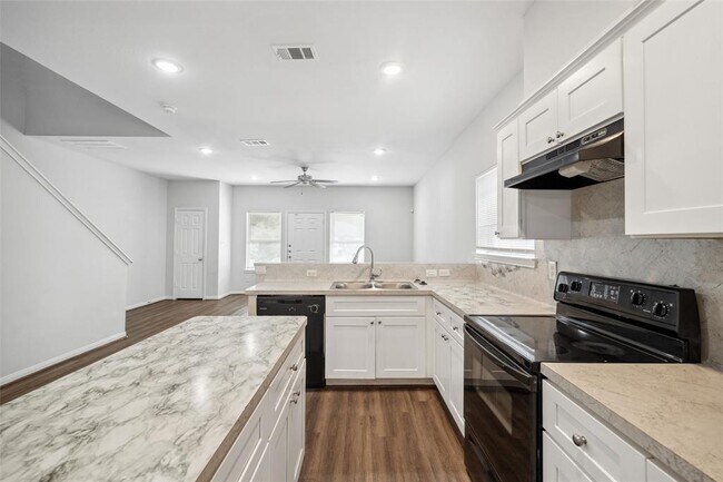 Building Photo - 9018 Everglade Dr