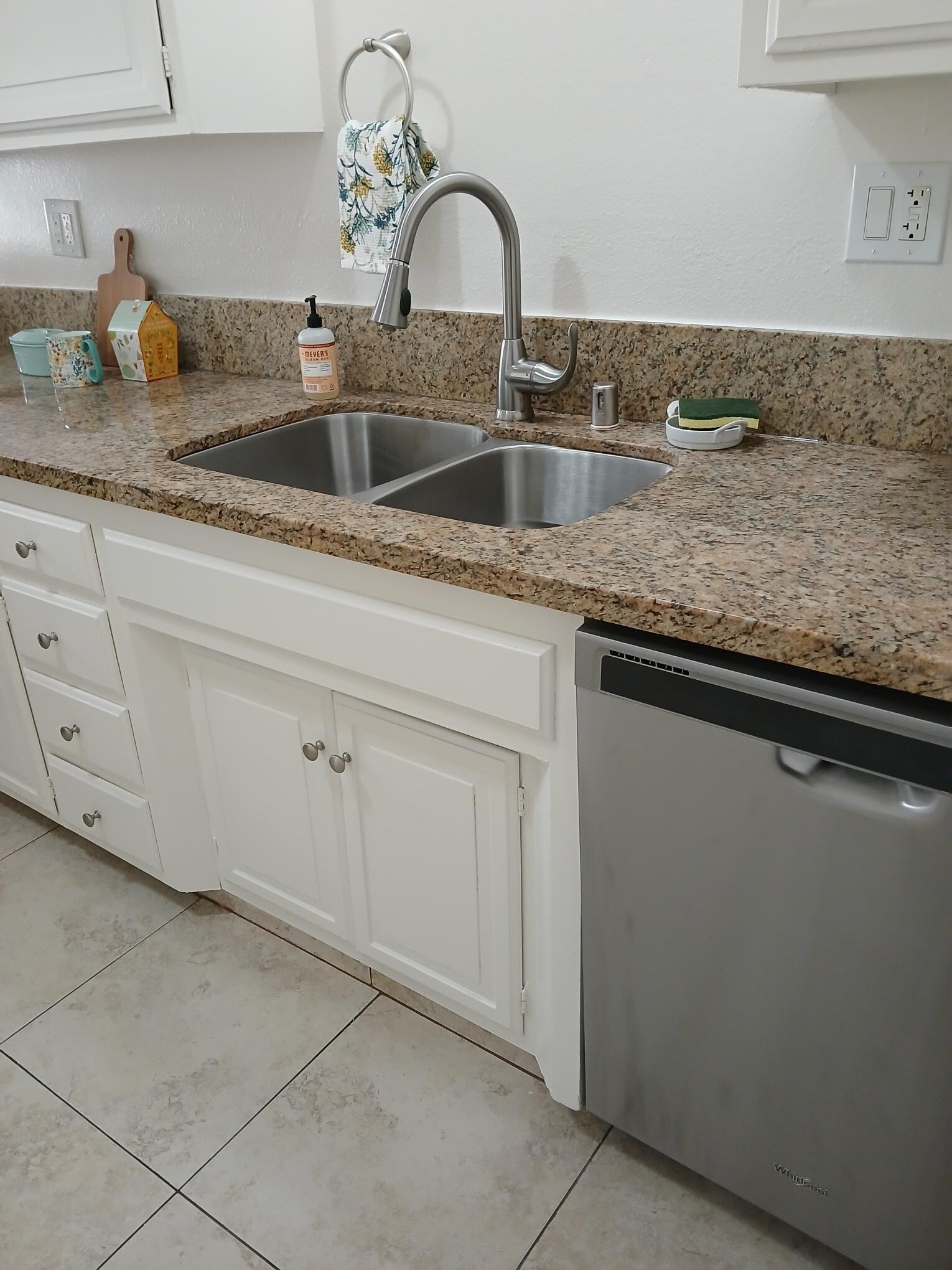 Building Photo - 851 Amigos Way