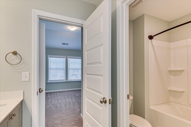 Building Photo - 705 Navan Ln