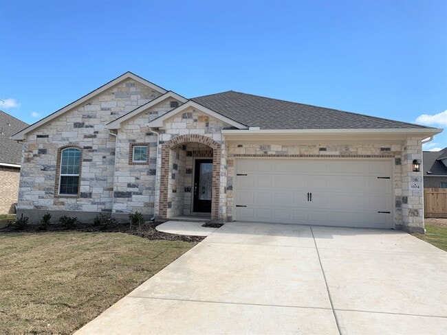 Primary Photo - Large Single Level 4-bedroom in Oak Creek ...
