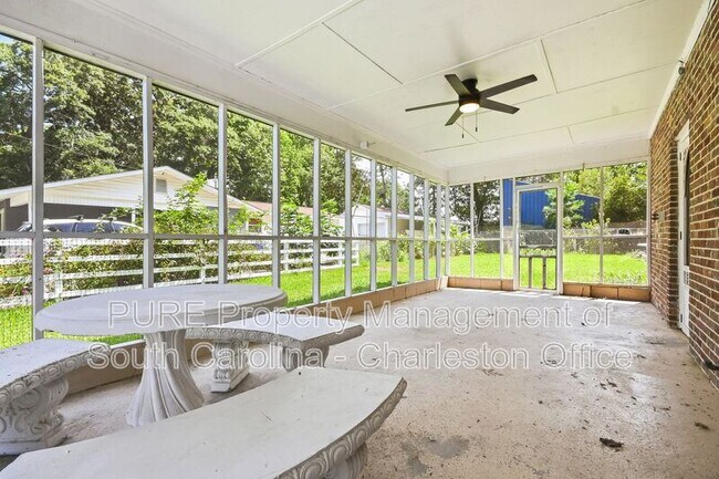 Building Photo - 628 Constant Dr