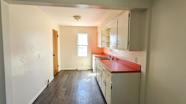 Building Photo - 1741 Roberts St
