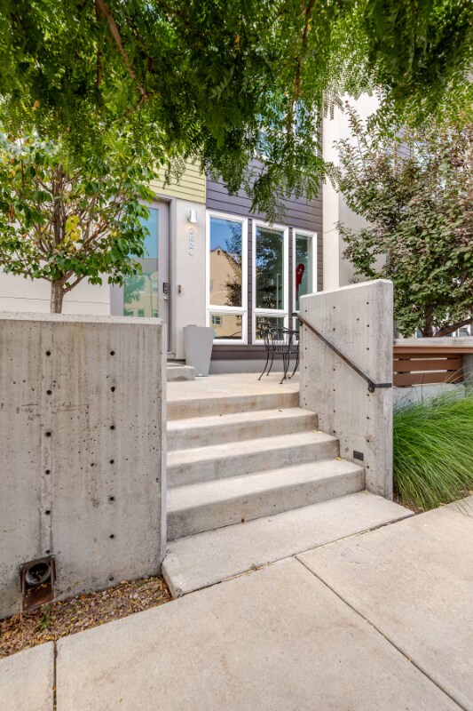 Building Photo - 2824 W Parkside Pl