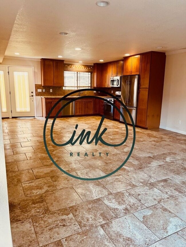 Building Photo - Riverview Townhouse