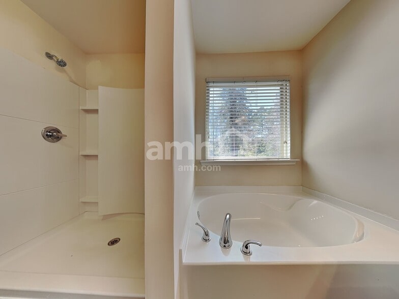 Building Photo - 2750 Freemont St