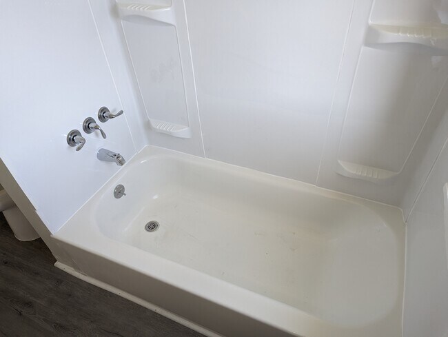 Building Photo - 171 E Ridge st