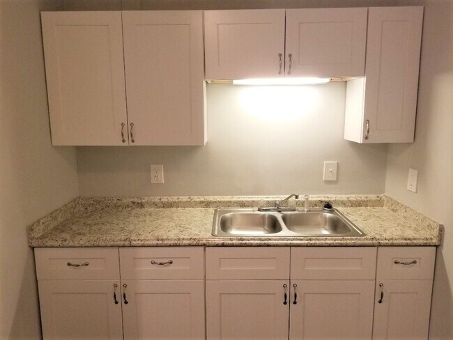 Building Photo - 5905 Lone Oak Dr SW