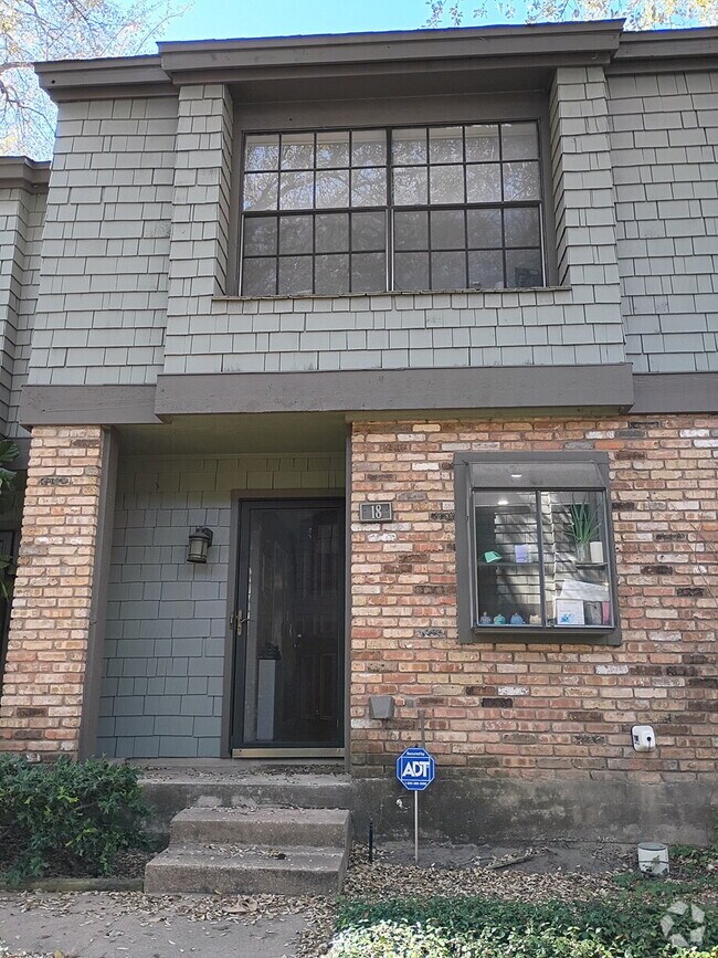 Building Photo - *Gated Northwest Hills Community - Two-Sto...