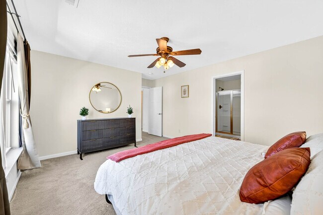 Building Photo - 4663 Bayview Dr