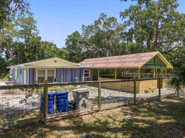 Building Photo - 8012 US-1