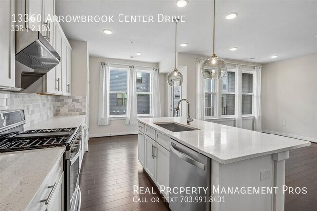 Building Photo - 13360 Arrowbrook Centre Dr