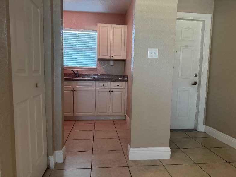 Building Photo - 1665 17th Ave N