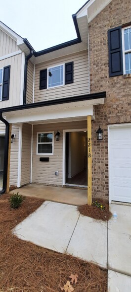 Building Photo - 221 W Murphy St