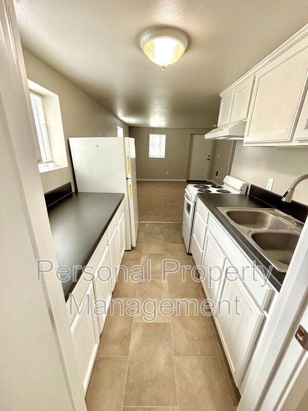 Building Photo - 525 NW 10th Ave