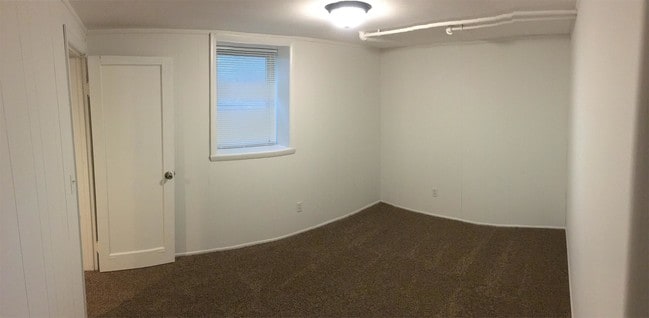 Building Photo - 1044 College St N