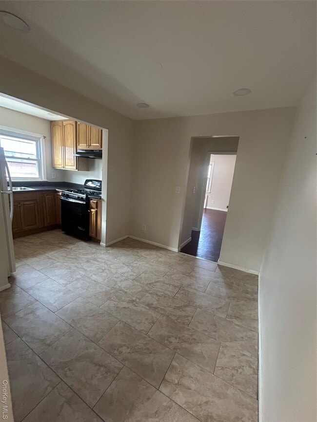 Building Photo - 31 N Hillside Ave