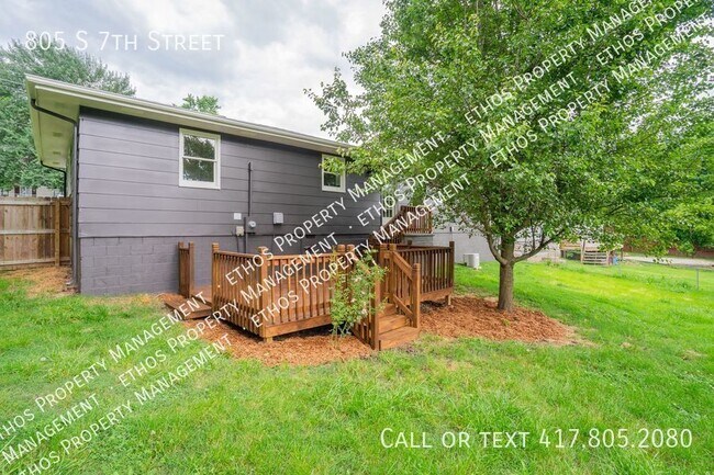 Building Photo - 805 S 7th St