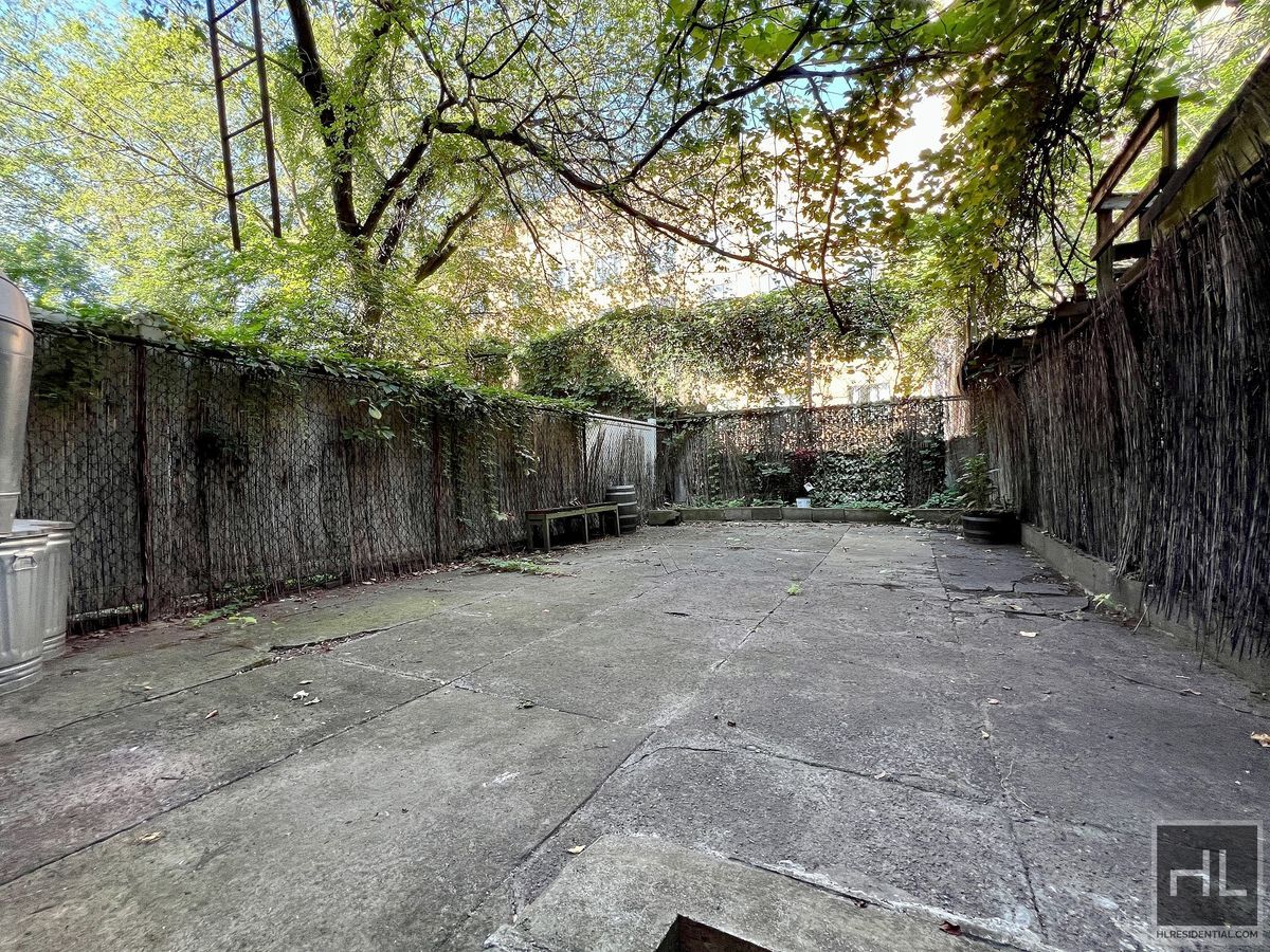 Building Photo - 3BR 2.5BA Garden Level Duplex in Bedstuy T...