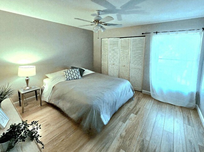 Building Photo - McGregor Woods  Community with Natural Surrounding Charm. Close to Sanibel.