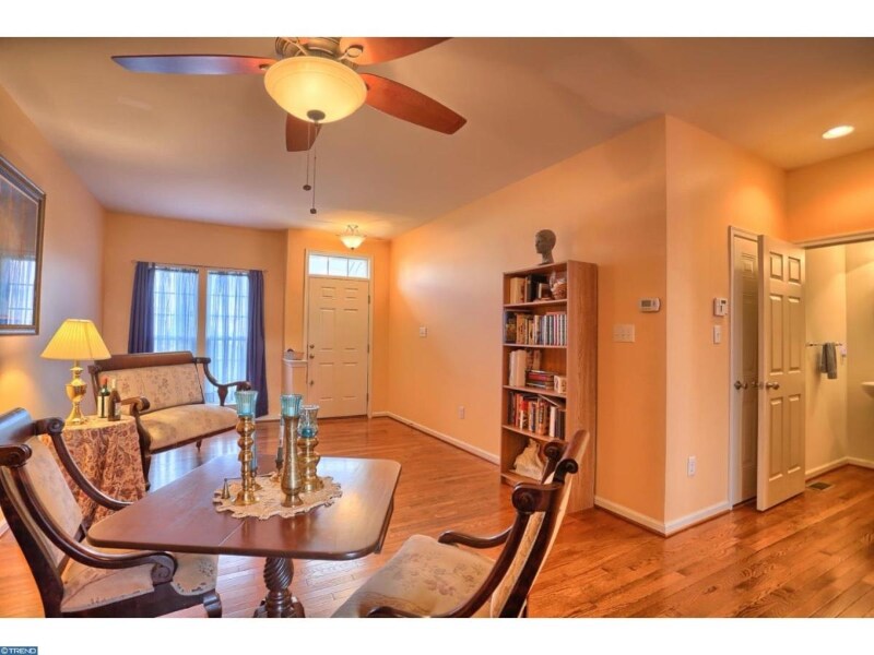 Building Photo - 106 N Savanna Dr