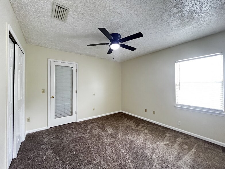 Building Photo - 1159 Radis Pl