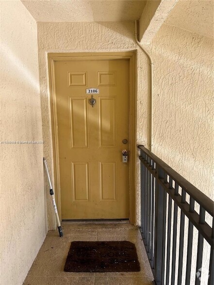 Building Photo - 1263 SW 46th Ave