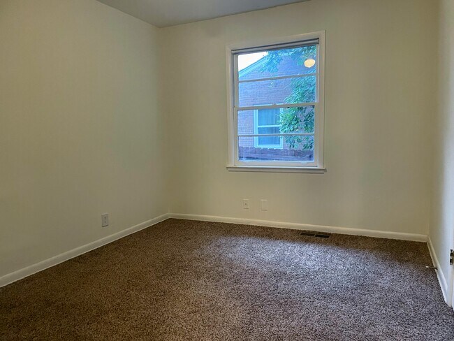 Building Photo - 601 N 5th St