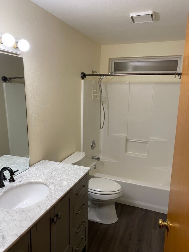 Building Photo - Downtown Home for Rent Available 11/24/25!