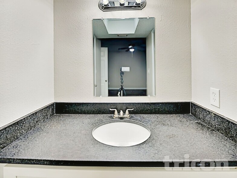 Building Photo - 725 Cheetah Trail