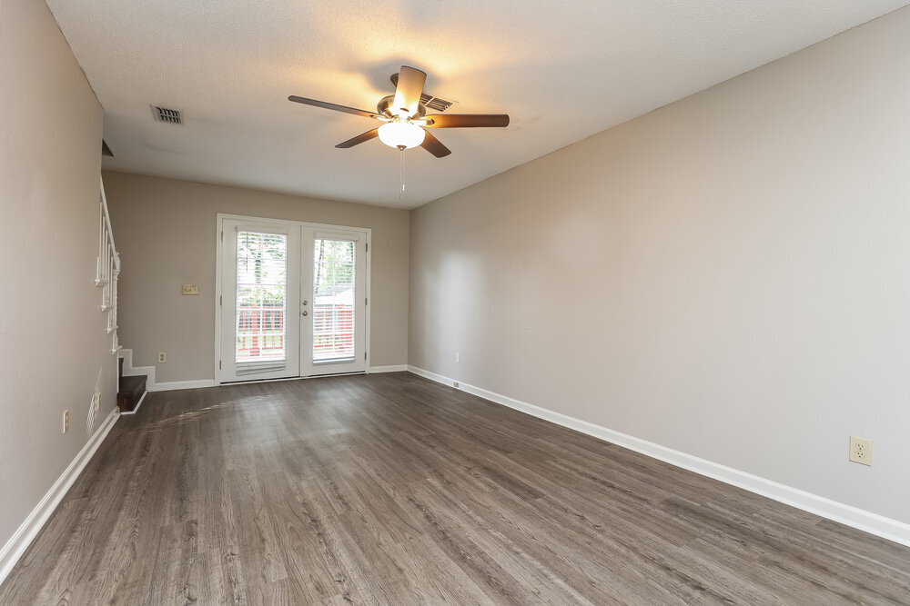 Building Photo - 495 Forest Ridge Dr