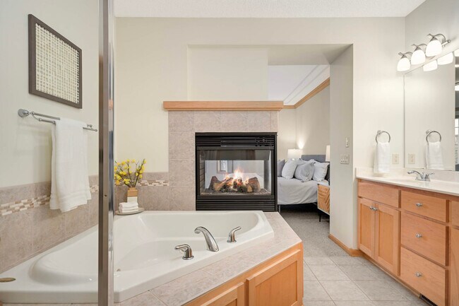 Building Photo - 10855 Falling Water Ln