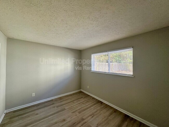 Building Photo - 205 Sunn Aire Ct