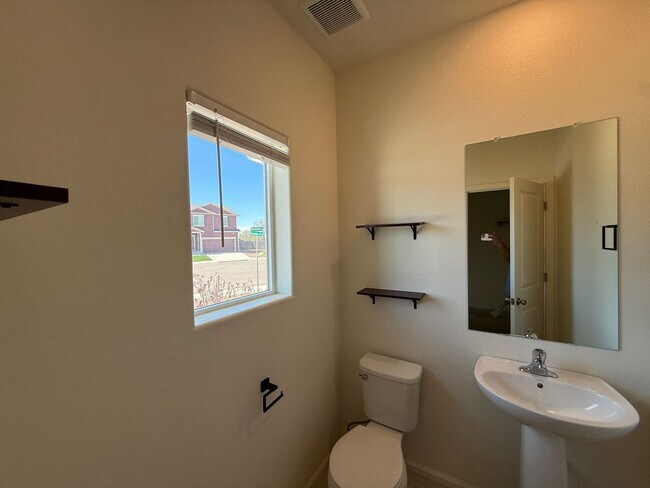 Building Photo - 3 Bed 3 Bath Home Minutes Away from Ft. Carson, Peterson SFB , & Schriever SFB!!