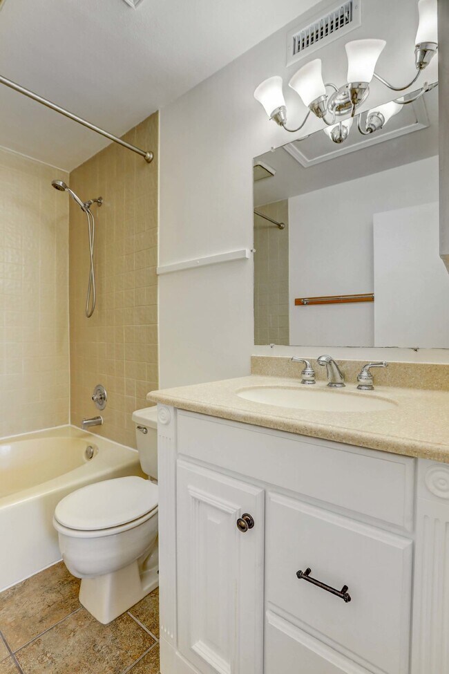 Building Photo - $1,825 - 2 Bed, 2 Bath Condo in Denver wit...