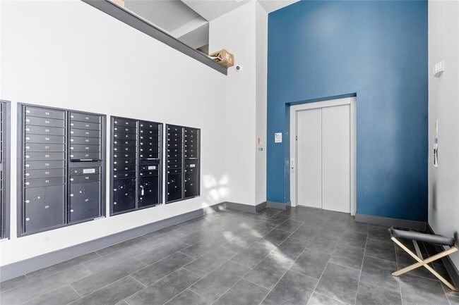 Building Photo - 2213 Poquito St