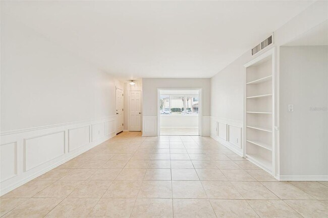 Building Photo - 10375 Carrollwood Ln