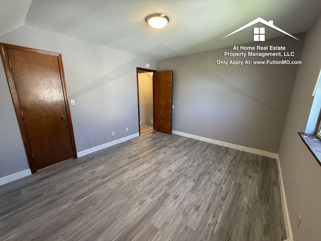 Building Photo - 2703 Mayflower Dr