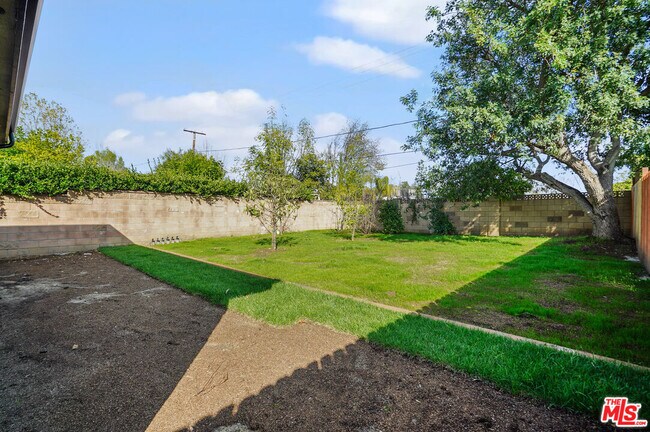 Building Photo - 6236 Sale Ave