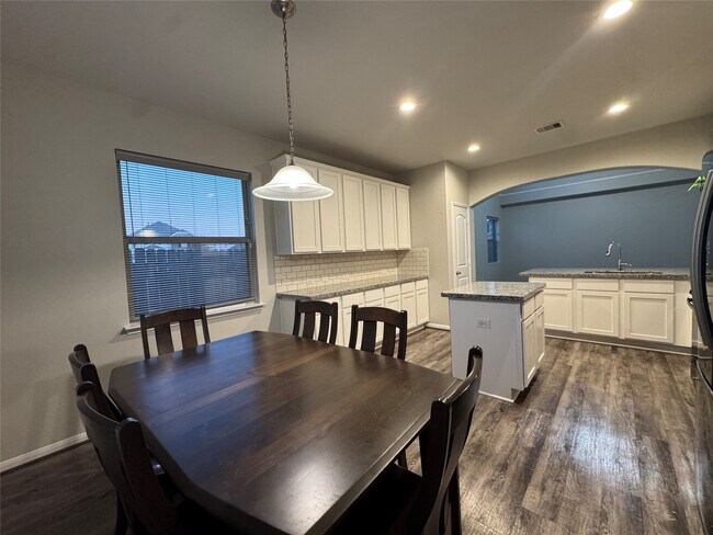 Building Photo - 10435 Moraine Lake Dr