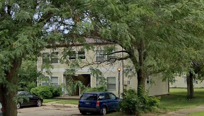 Building Photo - 1405 N Bayberry Ct