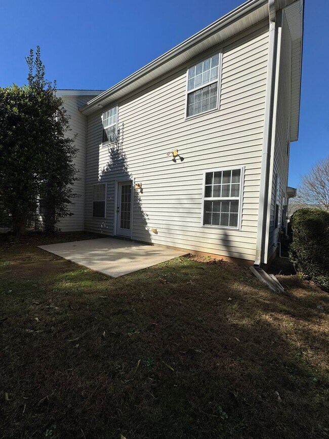 Building Photo - 141 Springwood Ln