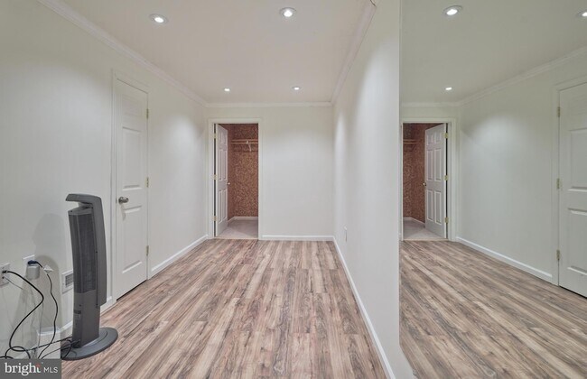 Building Photo - 51 Meadow Ln