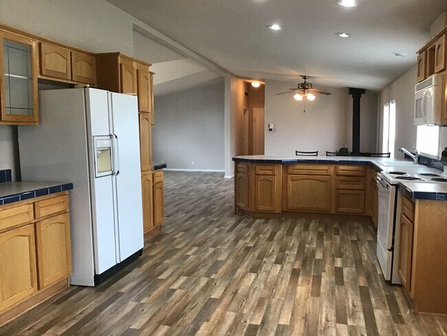 Building Photo - Available for Immediate Move-In!  3 Bed/2 Bath in Yelm!