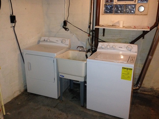 Building Photo - 442 Iberia St