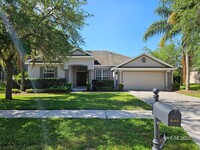 Building Photo - Spacious 4 Bed / 3 Bath Single-Family Home...