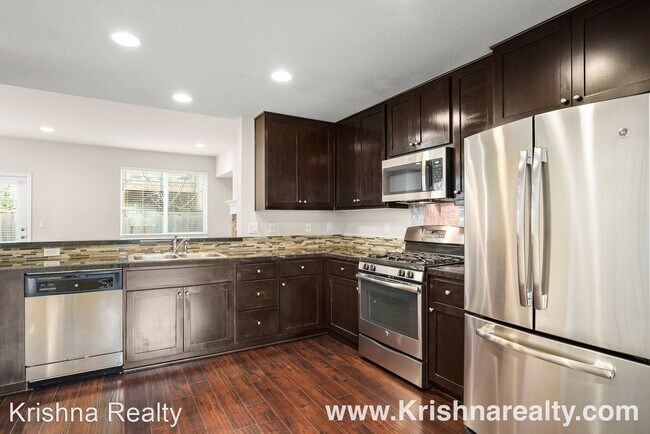 Building Photo - 3 br, 2.5 bath House - 10571 NE Park Ridge...