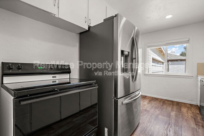 Building Photo - 314 W Linden St