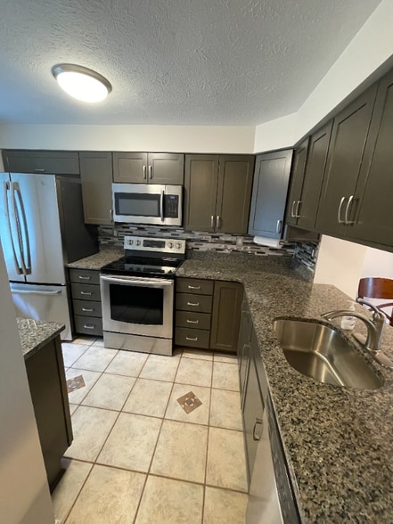 Building Photo - 231 Shady Ridge Dr