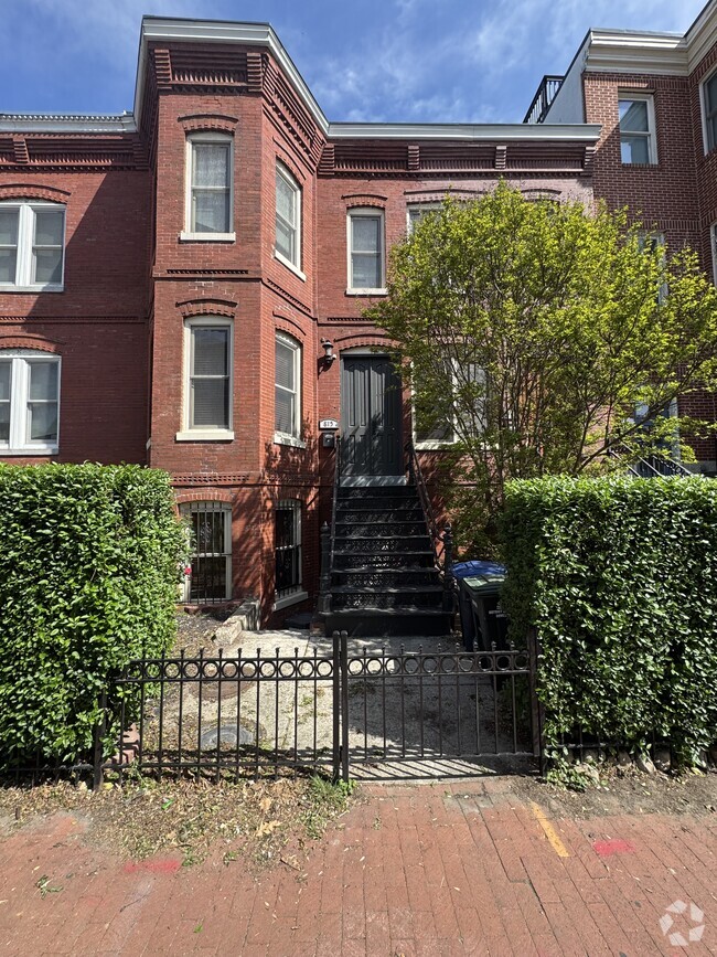 Front of House - 815 T St NW