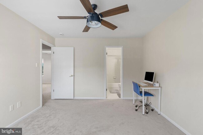 Building Photo - 424 Revere Dr